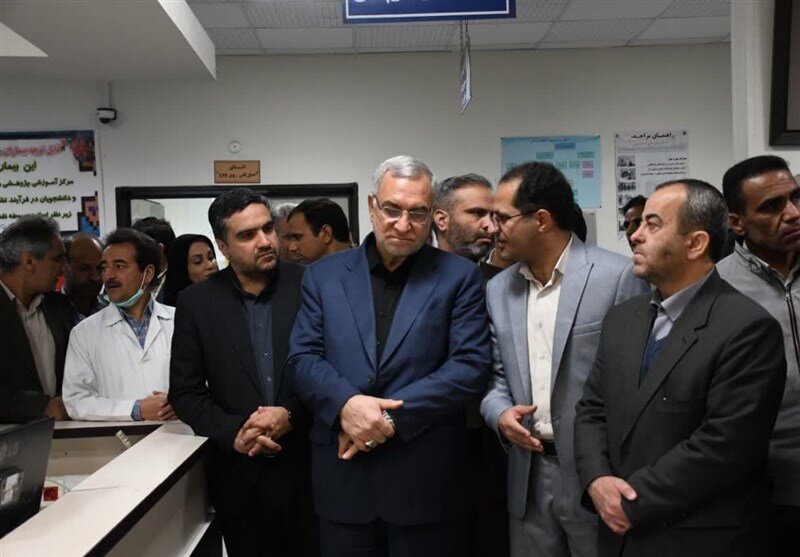 وزیر بهداشت‌ رئیس یک بیمارستان بیرجند ‌را حین بازدید عزل کرد + جزئیات
