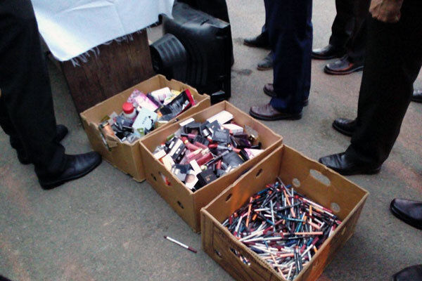 کشف تجهیزات و لوازم آرایشی قاچاق در بازار تهران کشف تجهیزات و لوازم آرایشی قاچاق در بازار تهران