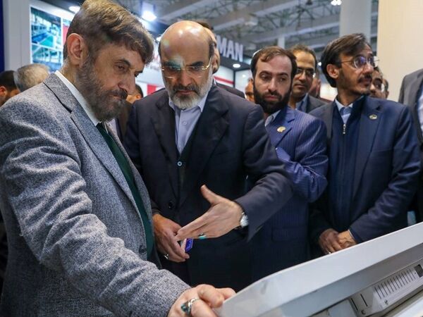 هلدینگ خلیج فارس، کشور را به سمت استقلال اقتصادی هدایت میکند هلدینگ خلیج فارس، کشور را به سمت استقلال اقتصادی هدایت میکند