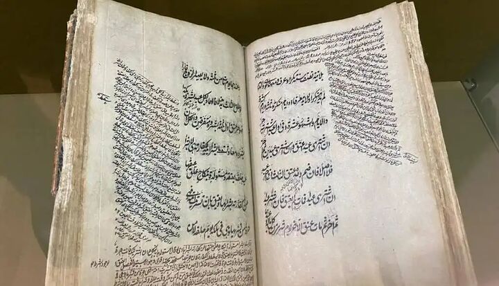 رونمایی از نسخه خطی ۳۵۰ ساله «انیس المؤمنین» در خراسان رضوی رونمایی از نسخه خطی ۳۵۰ ساله «انیس المؤمنین» در خراسان رضوی