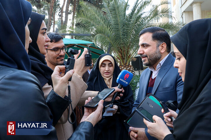 حاشیه جلسه هیات دولت - 25 بهمن