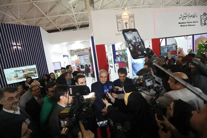 در پی سفر گردشگران سلامت به کشور یک میلیارد دلار ارز آوری صورت گرفت در پی سفر گردشگران سلامت به کشور یک میلیارد دلار ارز آوری صورت گرفت