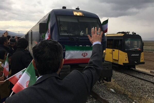 ایستگاه بابا کمال در راه آهن غرب کشور افتتاح شد ایستگاه بابا کمال در راه آهن غرب کشور افتتاح شد