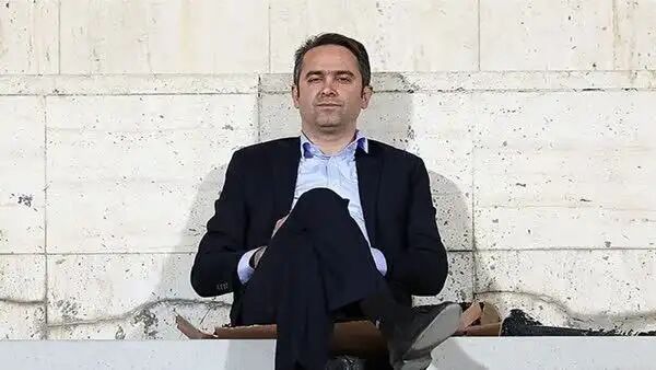 از آقای تاج، درخواست می کنم بازی های هفته های پایانی را با VAR برگزار کند از آقای تاج، درخواست می کنم بازی های هفته های پایانی را با VAR برگزار کند