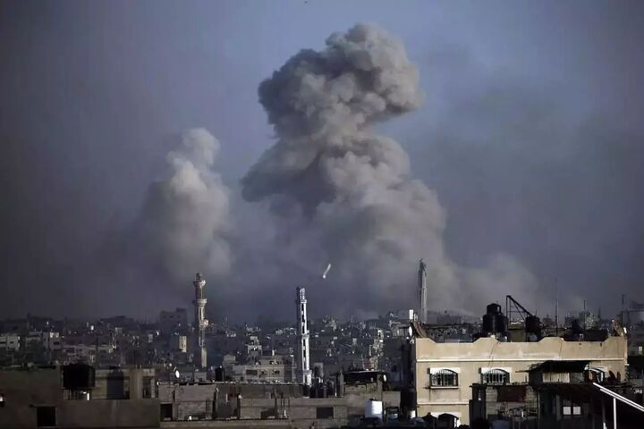 شهادت 3 کودک و زن در بمباران شهر دیر البلح/ 10 فلسطینی در غزه شهید شدند