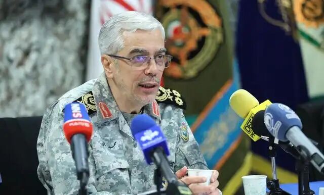 مردم با حضور گسترده در انتخابات حماسهای دیگر خلق میکنند مردم با حضور گسترده در انتخابات حماسهای دیگر خلق میکنند