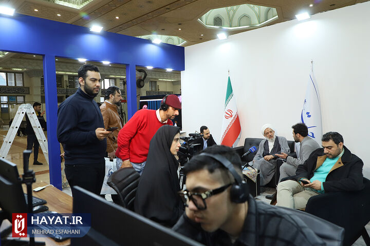 غرفه حیات در اولین روز بیست و چهارمین نمایشگاه رسانه های ایران