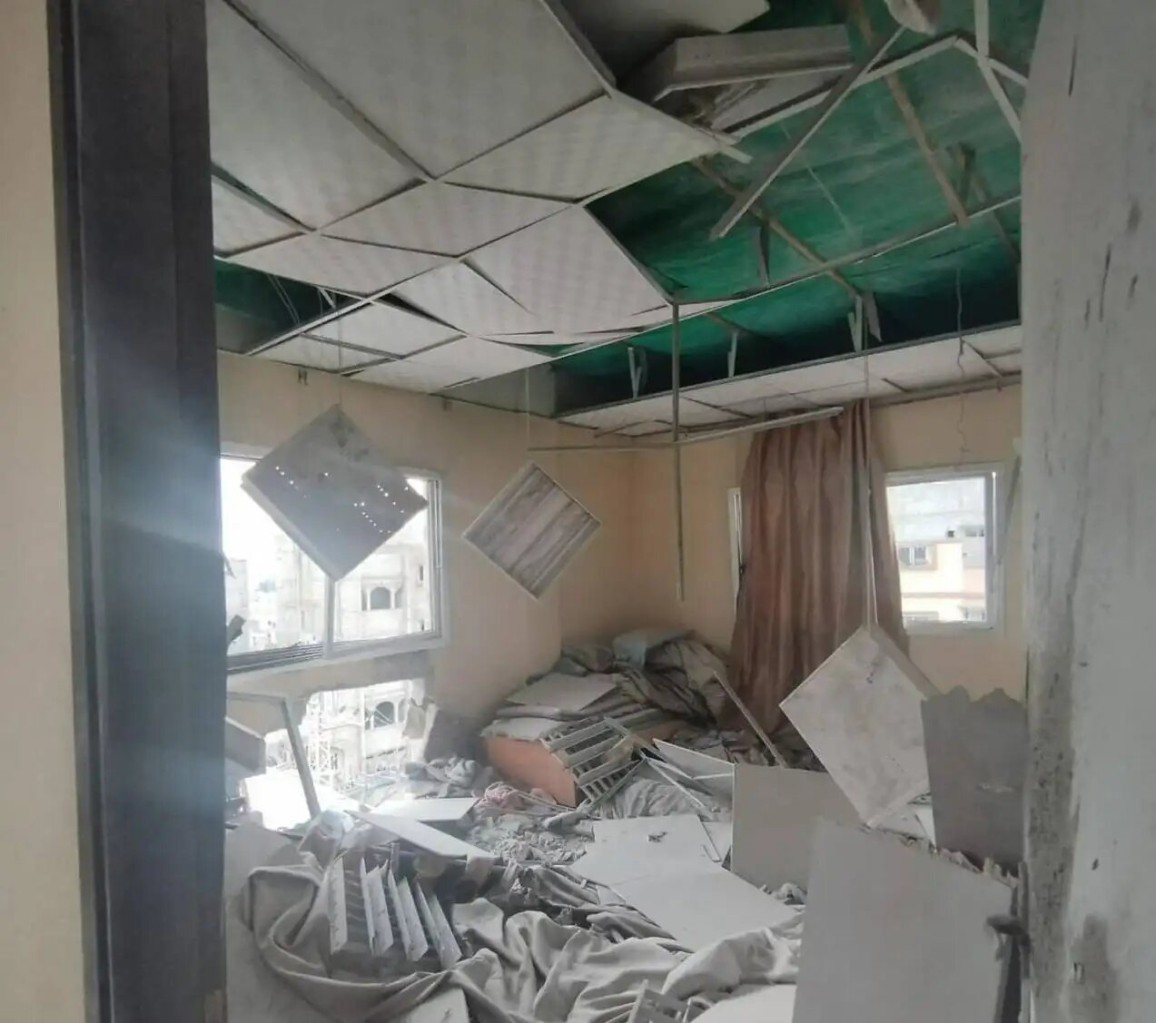 حمله توپخانهای ارتش رژیم صهیونیستی به بیمارستان امل در خانیونس + عکس