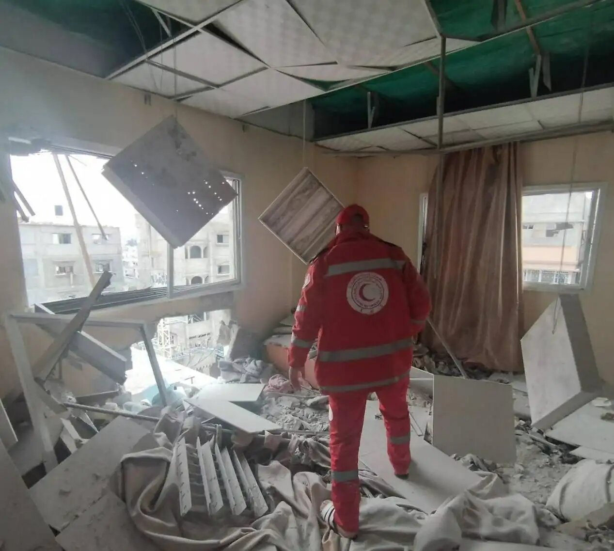 حمله توپخانهای ارتش رژیم صهیونیستی به بیمارستان امل در خانیونس + عکس