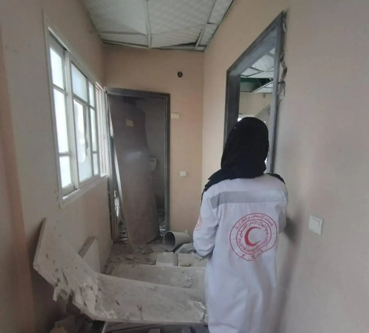 حمله توپخانه‌ای ارتش رژیم صهیونیستی به بیمارستان امل در خان‌یونس + عکس