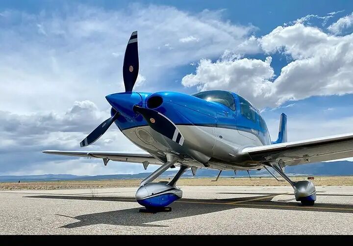 «ملخ پرندههای سبک» برای نخستین بار در کشور توسط متخصصان زنجانی تولید شد «ملخ پرندههای سبک» برای نخستین بار در کشور توسط متخصصان زنجانی تولید شد