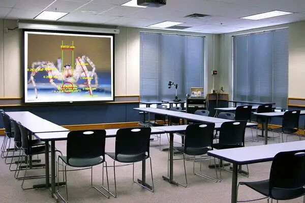 مدارس بریتانیا استفاده از تلفن همراه در مدرسه را ممنوع کردند مدارس بریتانیا استفاده از تلفن همراه در مدرسه را ممنوع کردند