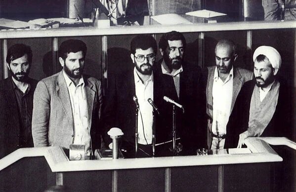 از «کیهان» تا «آسمان» : خطی به روشنای خون