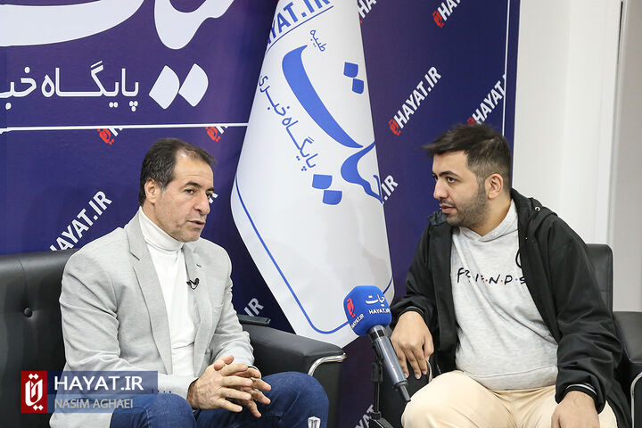 در اختلاف بین خطیر و نکونام حق را به هر دو میدهم در اختلاف بین خطیر و نکونام حق را به هر دو میدهم