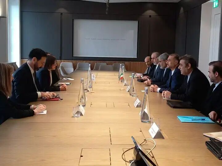 دیدار امیرعبداللهیان با رئیس کمیته بینالمللی صلیب سرخ دیدار امیرعبداللهیان با رئیس کمیته بینالمللی صلیب سرخ