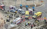 ورود خودرو به میان جمعیت در لهستان/ ۱۲ نفر زخمی شدند