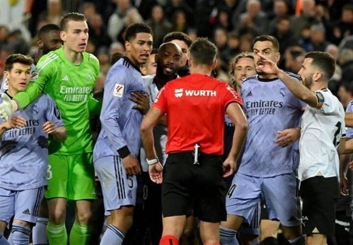 احتمال محرومیت ۲ تا ۳ جلسهای بلینگام احتمال محرومیت ۲ تا ۳ جلسهای بلینگام