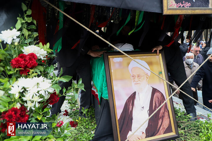 مراسم تشییع پیکر آیت الله محمد امامی کاشانی