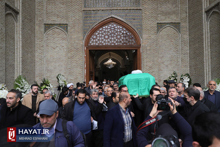 مراسم تشییع پیکر آیت الله محمد امامی کاشانی