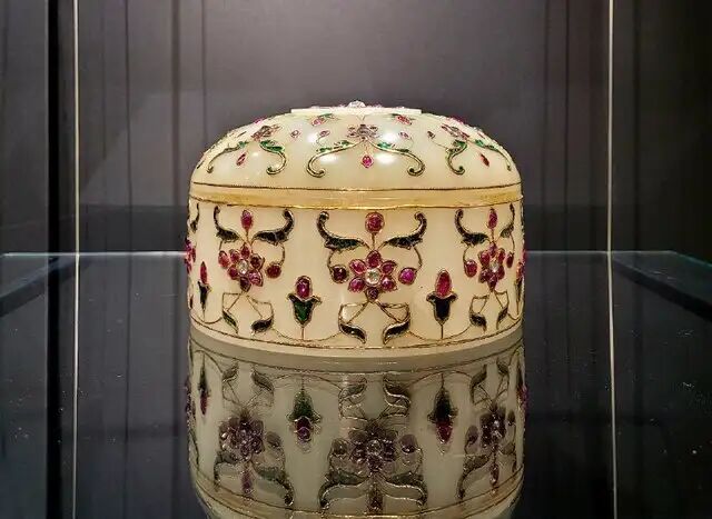 گنجینه یشم کاخ گلستان رونمایی شد گنجینه یشم کاخ گلستان رونمایی شد