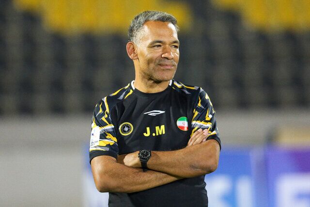 این یک فوتبال واقعی بود/ نیازمند دچار شکستگی شده است این یک فوتبال واقعی بود/ نیازمند دچار شکستگی شده است