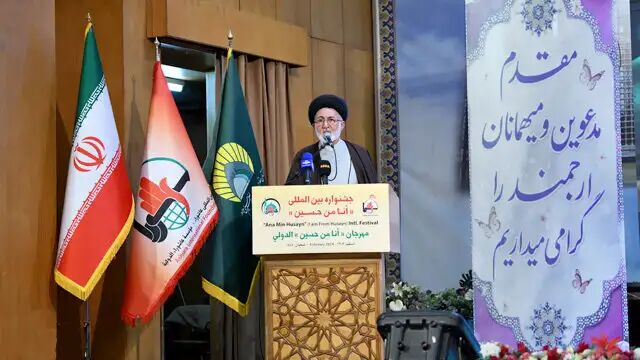 مکتب عاشورا میتواند محور وحدت ادیان و مذاهب باشد مکتب عاشورا میتواند محور وحدت ادیان و مذاهب باشد