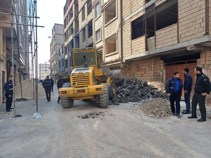 رفع خلاف بیش از ۱۰۰۰ متر مربع قطعات چهاردیواری در منطقه ۱۹ رفع خلاف بیش از ۱۰۰۰ متر مربع قطعات چهاردیواری در منطقه ۱۹