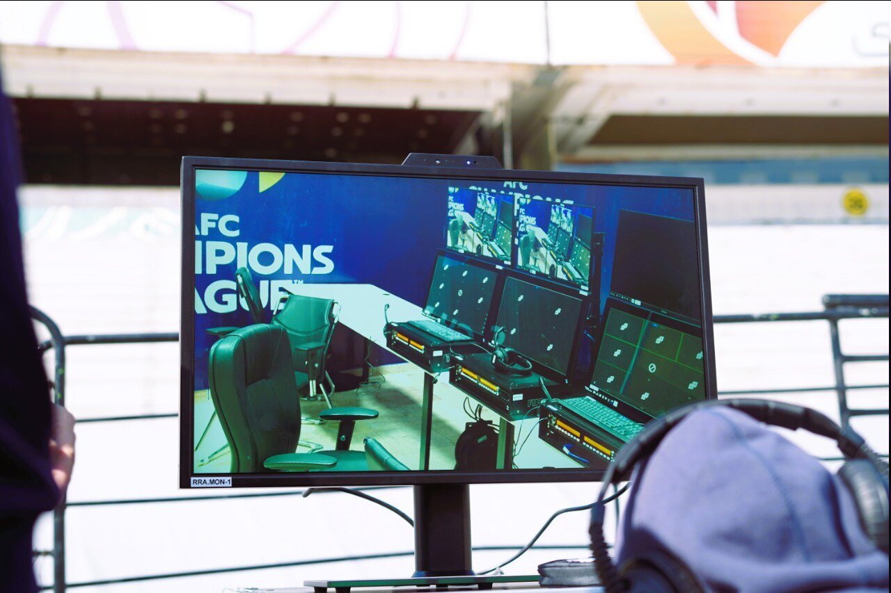 بازدید تیم داوری دربی از اتاق VAR ورزشگاه آزادی + عکس