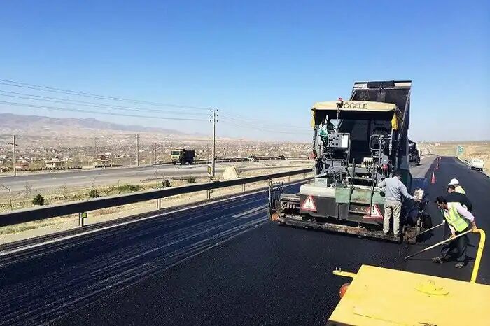 آسفالت آزادراه زنجان - قزوین به طول ۷۰ کیلومتر آسفالت آزادراه زنجان - قزوین به طول ۷۰ کیلومتر