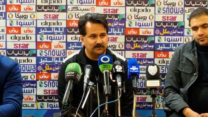 بازی ما با استقلال و پرسپولیس در دستگردی است/ قدرت مالی زیادی نداریم بازی ما با استقلال و پرسپولیس در دستگردی است/ قدرت مالی زیادی نداریم