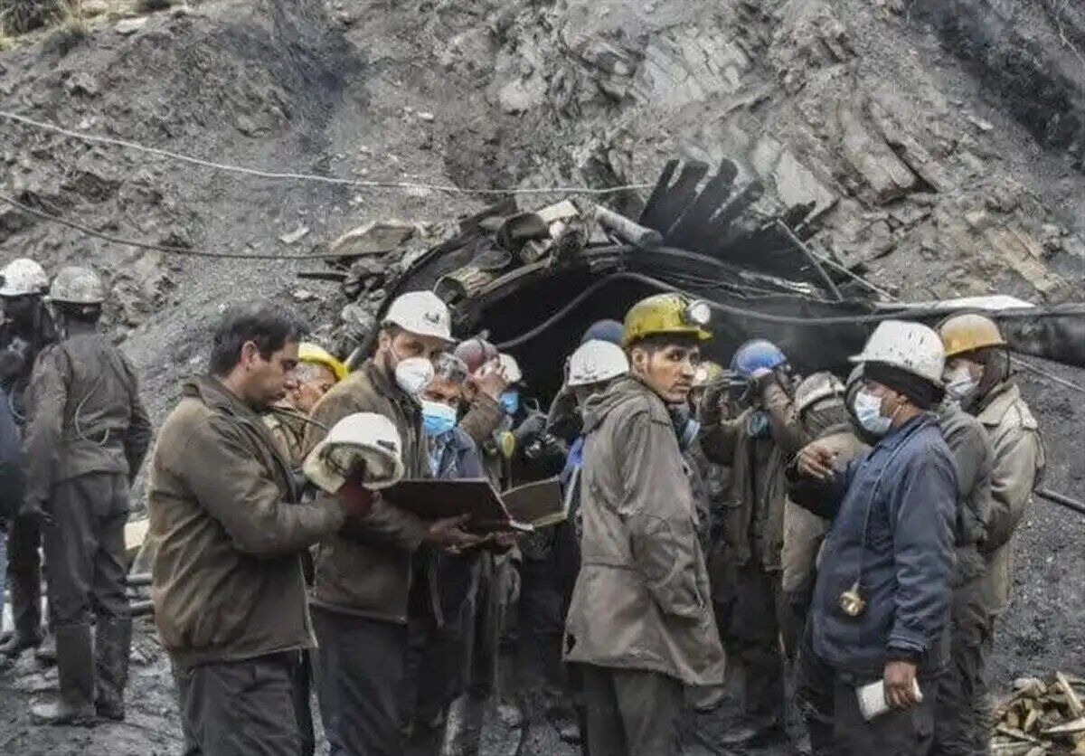 حکم قطعی پرونده حادثه فوت ۶ کارگر معدن رزمجاه طزره دامغان صادر شد