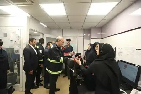 وزیر بهداشت از واحدهای ارتباطات مردمی مرکز اورژانس تهران بازدید کرد وزیر بهداشت از واحدهای ارتباطات مردمی مرکز اورژانس تهران بازدید کرد
