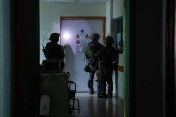 محاصره بیمارستان شفای غزه توسط ارتش رژیم صهیونیستی/ حمله تل آویو به بیمارستان‌ها غیر انسانی است!