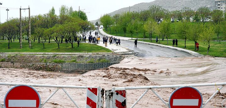 رستوران سیل زده جاده چالوس مجوزهای لازم را نداشت/ تخلف برخی از مراکز در بحث حریم جاده رستوران سیل زده جاده چالوس مجوزهای لازم را نداشت/ تخلف برخی از مراکز در بحث حریم جاده
