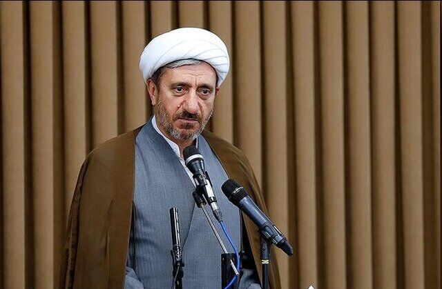 بازداشت فردی که به نام ۲ قاضی از مردم کلاهبرداری کرد بازداشت فردی که به نام ۲ قاضی از مردم کلاهبرداری کرد