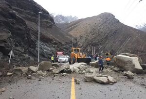 جاده چالوس و آزادراه تهران - شمال مسدود شد جاده چالوس و آزادراه تهران - شمال مسدود شد