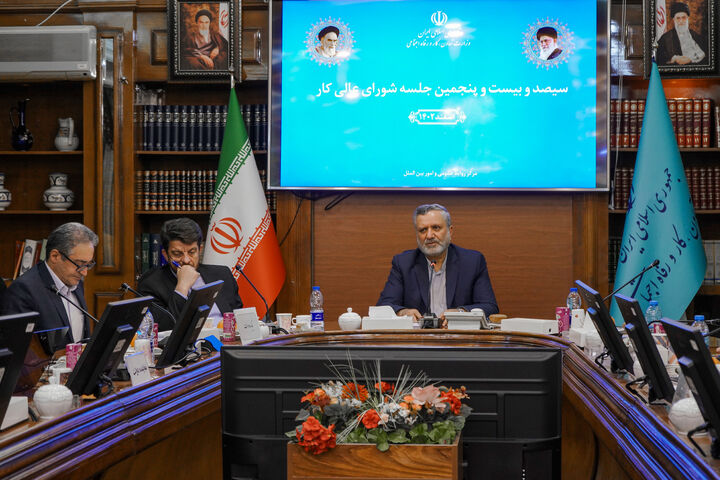 دستمزد کارگران در سال آینده ۳۵ درصد افزایش یافت/ حداقل حقوق ۱۱ میلیون و ۱۰۷ هزار تومان دستمزد کارگران در سال آینده ۳۵ درصد افزایش یافت/ حداقل حقوق ۱۱ میلیون و ۱۰۷ هزار تومان