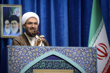 خطیب نماز جمعه تهران: گلایه‌ای از مجلس برای تصویب تعطیلی «شنبه‌ها» داریم