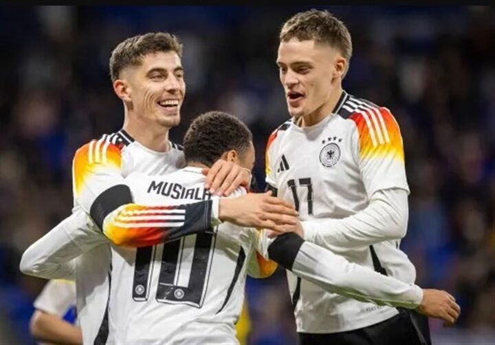 پیروزی آلمان مقابل فرانسه در نبردی دوستانه پیروزی آلمان مقابل فرانسه در نبردی دوستانه