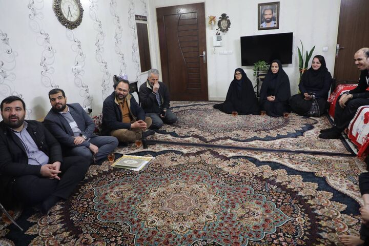 دیدار با ۳۶۰ خانواده معزز شهید و ایثارگر منطقه ۱۹ طی یکسال اخیر دیدار با ۳۶۰ خانواده معزز شهید و ایثارگر منطقه ۱۹ طی یکسال اخیر