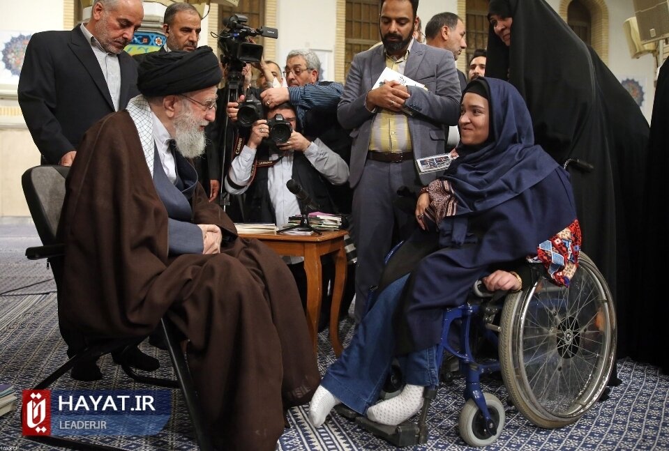 شعر فارسی، رسانه کمنظیر و قدرتمند در دوران جنگ رسانهای