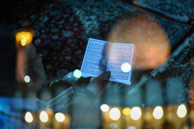 سلامٌ فیهِ حَتّی مَطْلَعِ الفَجْر...