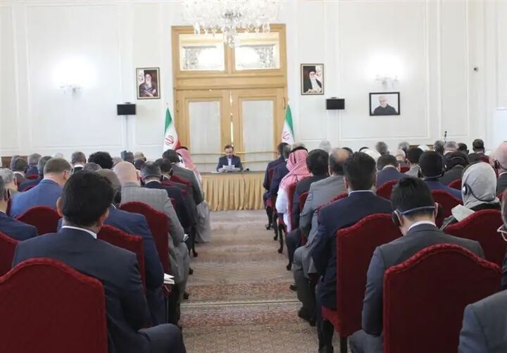 نشست معاون حقوقی وزارت امور خارجه با سفرای خارجی مقیم تهران نشست معاون حقوقی وزارت امور خارجه با سفرای خارجی مقیم تهران