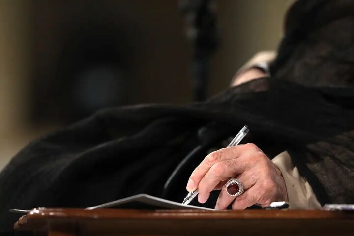 موافقت رهبر انقلاب با عفو یا تخفیف مجازات بیش از دو هزار نفر از محکومان محاکم موافقت رهبر انقلاب با عفو یا تخفیف مجازات بیش از دو هزار نفر از محکومان محاکم