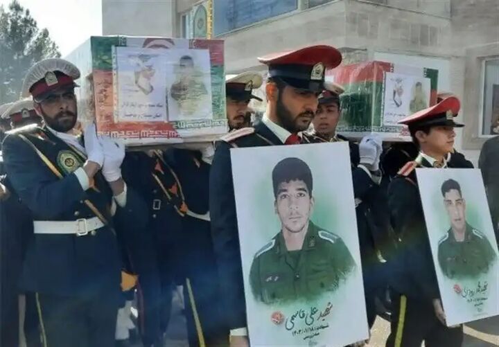 تشییع پیکر مطهر شهید مدافع امنیت علی قاسمی در زاهدان تشییع پیکر مطهر شهید مدافع امنیت علی قاسمی در زاهدان