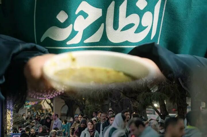 تمجید رهبر انقلاب از افطارهای خیابانی در ماه رمضان تمجید رهبر انقلاب از افطارهای خیابانی در ماه رمضان