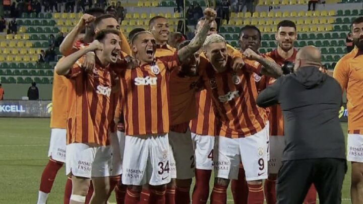 رسوایی بزرگ فدراسیون ترکیه در سوپرکاپ؛ اتفاقات عجیب و باور نکردنی در زمین + فیلم رسوایی بزرگ فدراسیون ترکیه در سوپرکاپ؛ اتفاقات عجیب و باور نکردنی در زمین + فیلم