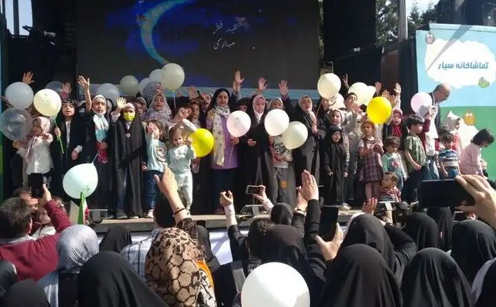 حضور تماشاخانههای سیار کانون در مراسم عید سعید فطر حضور تماشاخانههای سیار کانون در مراسم عید سعید فطر