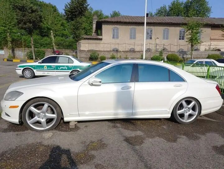 توقیف بنز ۳۵ میلیارد ریالی قاچاق در لاهیجان توقیف بنز ۳۵ میلیارد ریالی قاچاق در لاهیجان