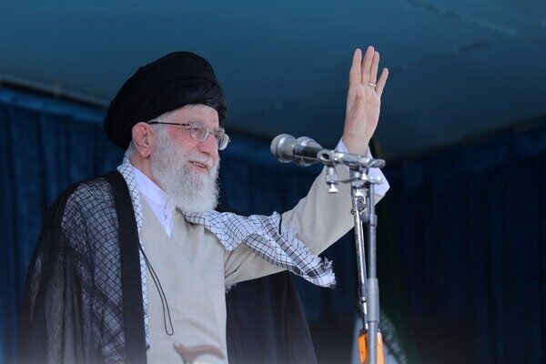 معلمان نمونه با رهبر انقلاب دیدار میکنند معلمان نمونه با رهبر انقلاب دیدار میکنند